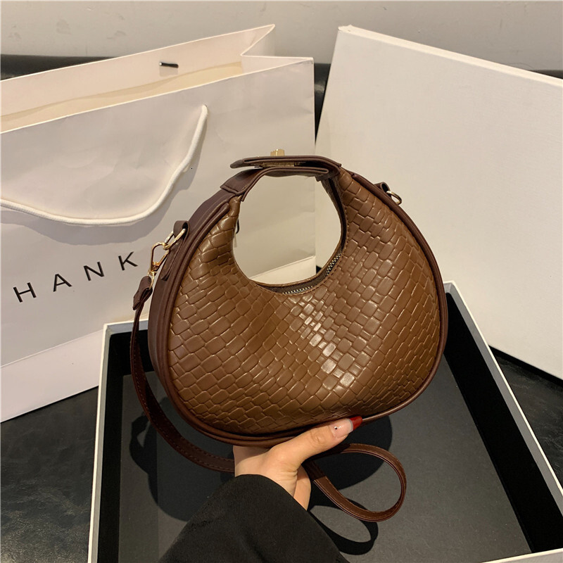 2024 New Fashion Knitted Pattern Single Crescent Simple Solid Color Western Style Handheld Cross Shoulder Women's Bag