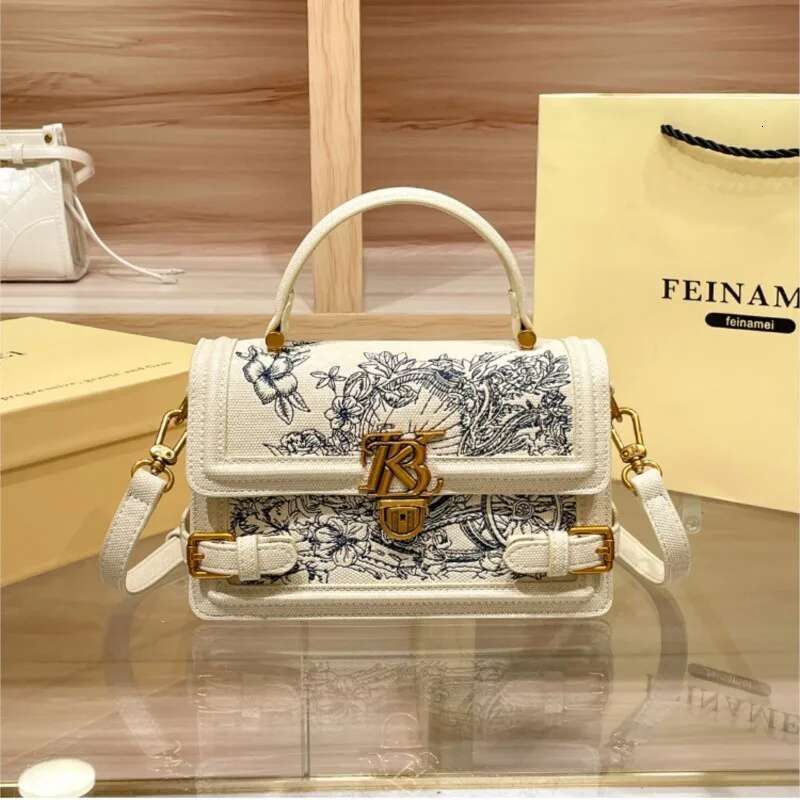 Light Brand Women's Handbag 2025 New Embroidered Fashion Designer High-End Texture Crossbody Bag