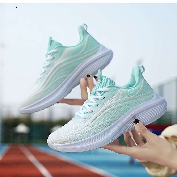 New sports shoes for women in spring summer, non slip soft sole, wear-resistant mesh, breathable casual shoes, versatile and ultra light