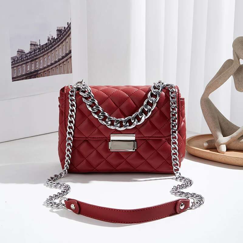 Fashion high-grade messenger chain one-shoulder sewing small square bag, dia check lock design