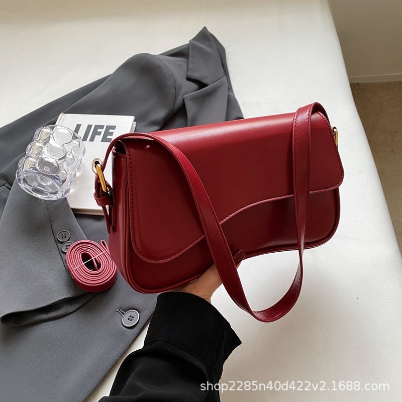 High quality brand new flip magnetic shoulder buckle suitable for work commuting fashion women's bag diagonal cross handbag free delivery designe