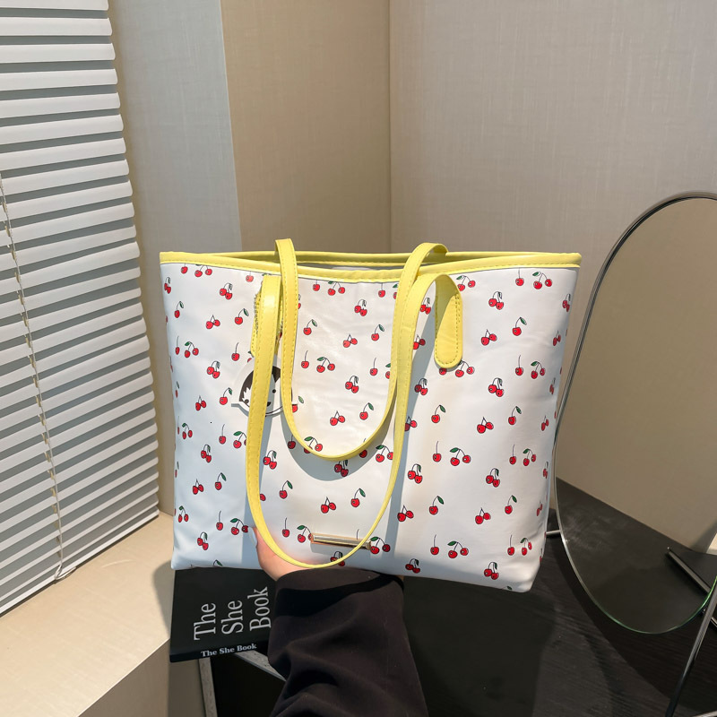 Free Delivery Designer Bag 2025 Summer Girl Commuting Cherry Tote Hand Fashion Niche Printed Texture Shoulder Bag For Women Luxury Bag