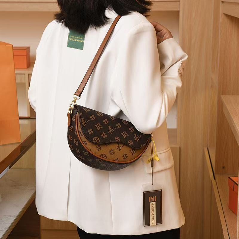 Designer Women's Shoulder Bags - Classic Stylish Crossbody Messenger Bag, Fashionable Underarm Purse Handbag for Everyday Use