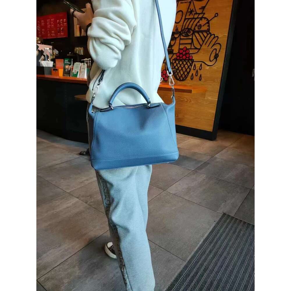 New Large-Capacity Soft First Layer Cowhide Handbag Shoulder Messenger Bag All-Match Casual Fashion Factory Direct Supply