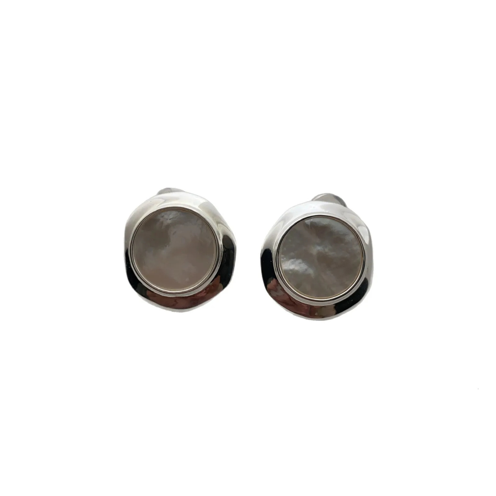 French Style White Pearl Elegant Exquisite Stud Earrings Advanced Retro Classic Ear studs Wedding Bridal Jewelry Gifts 250517