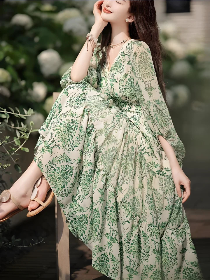French floral dress summer fashion womens lantern sleeve Vneck waist slimming garden wind small fresh 250520