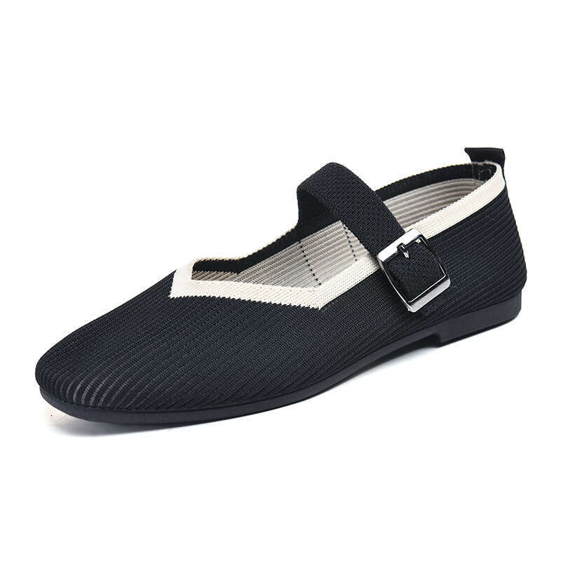 Large size women's breathable mesh square toe casual shoes are soft, lightweight, breathable, and have a mother's shoe lining