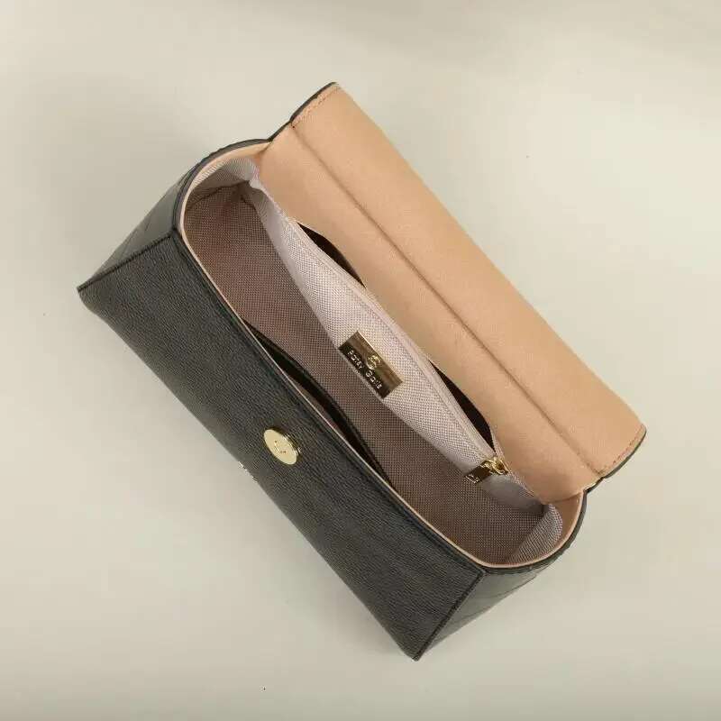 PG Exquisite Shoulder Light Brand Design 2024 New High Casual Women's Bag Quality Fashion All-Match Handbag