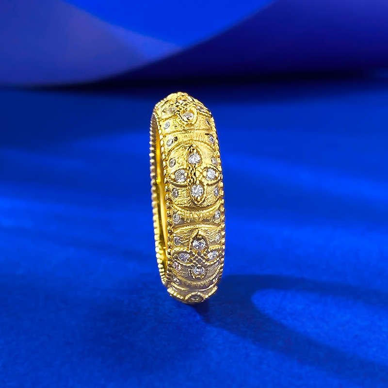 Sophisticated Francophile Charm: Classic Four-Leaved Lucky Ring Crafted from Sparkling Crystals