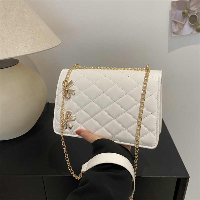 Free Delivery Designer Bag Women's 2025 Spring/summer Western Butterfly Chain Korean Version Fashion Lingge One Shoulder Crossbody Small Square B