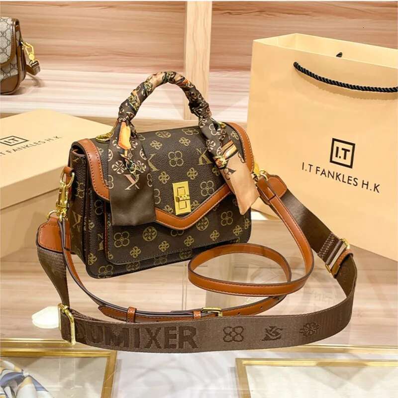 Light Brand Women's 2025 New Fashionable And Versatile High-End Color Blocked Handbag, Single Shoulder Crossbody Bag