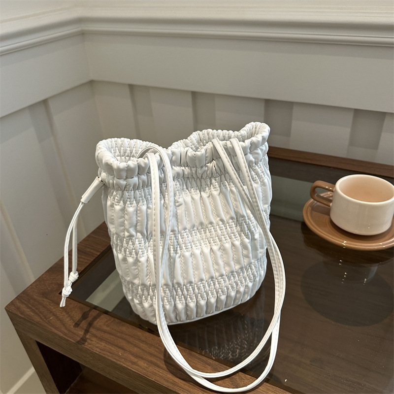 Free Delivery Designer Bag Internet Celebrity Fashion Gentle Pleated Single Shoulder 2025 Spring New Versatile Ins Armpit Bucket For Women Luxury Bag