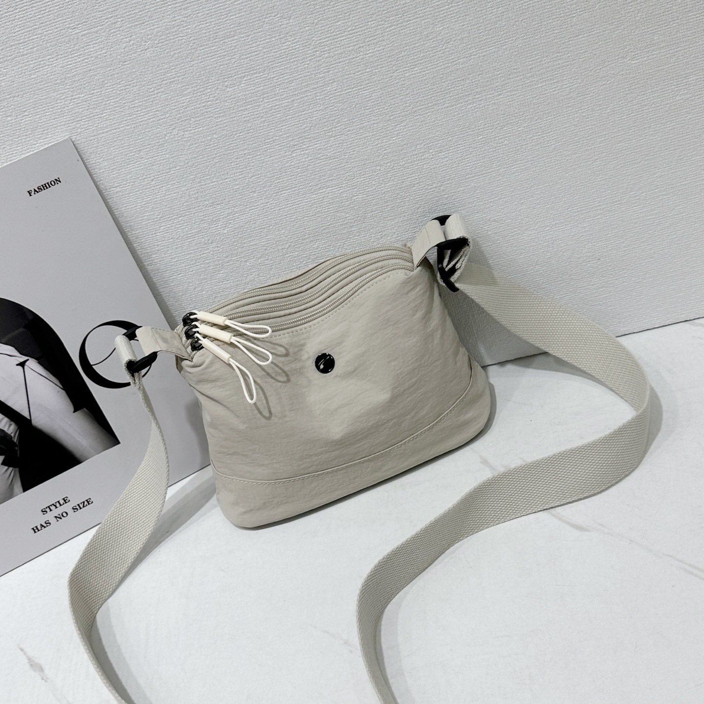 Casual versatile portable backpack new lightweight shoulder simple and fashionable niche crossbody bag stylish small square bag