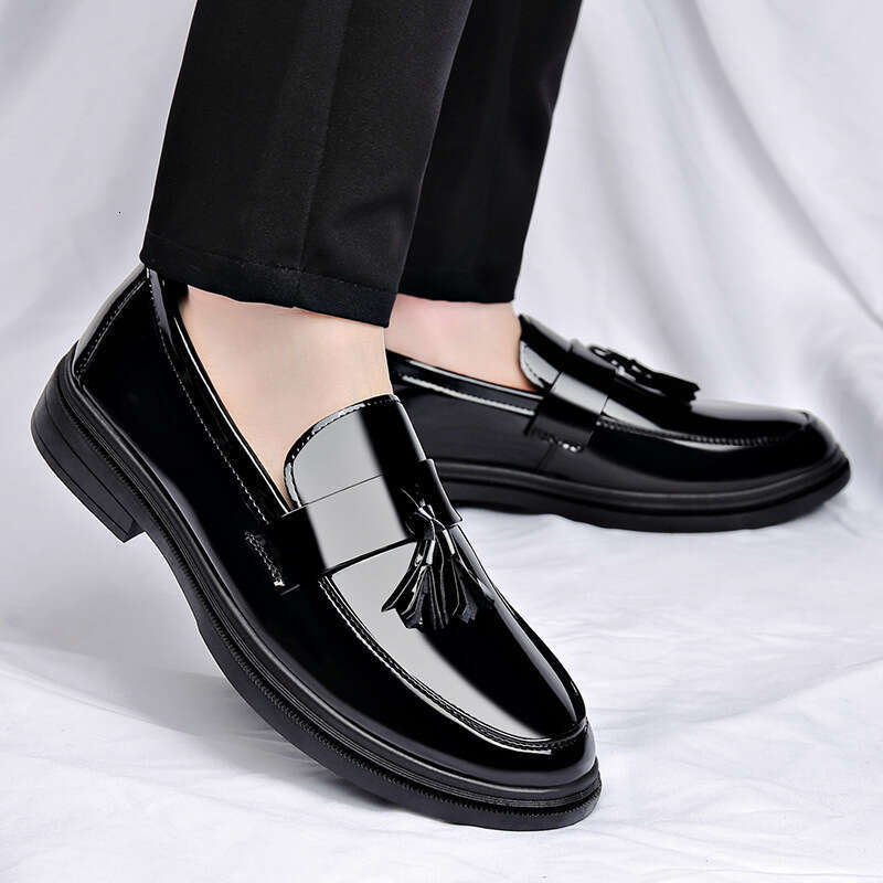 2025 new mirrored for business and leisure, British tassel leather shoes, men's loafers, invisible height increasing shoes