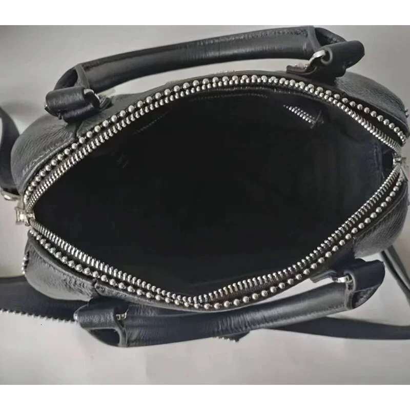 2025 New Women Shoulder Design Fashion Ladies Crossbody Black PU Leather Vintage Chain Envelope Bag