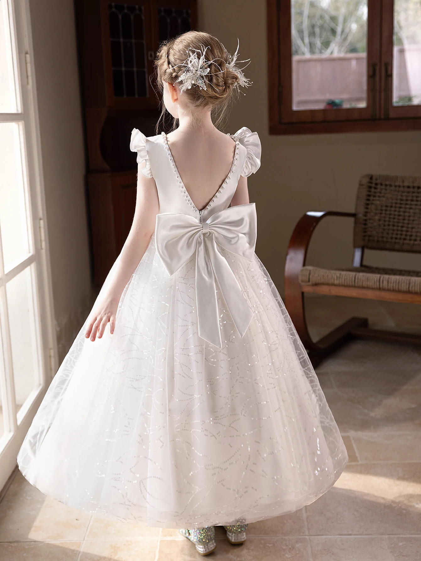High-quality Sequin Dress for Girls White Floral Childrens Wedding Gown with Pompom Skirt 250519