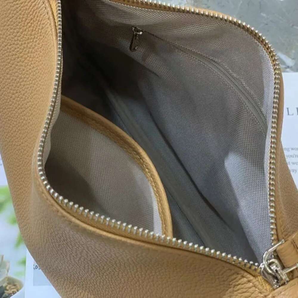Women's Bags Designer Fashion High-End Shoulder Cowhide Underarm Large-Capacity Dinner Versatile Portable Leather Women's Bag