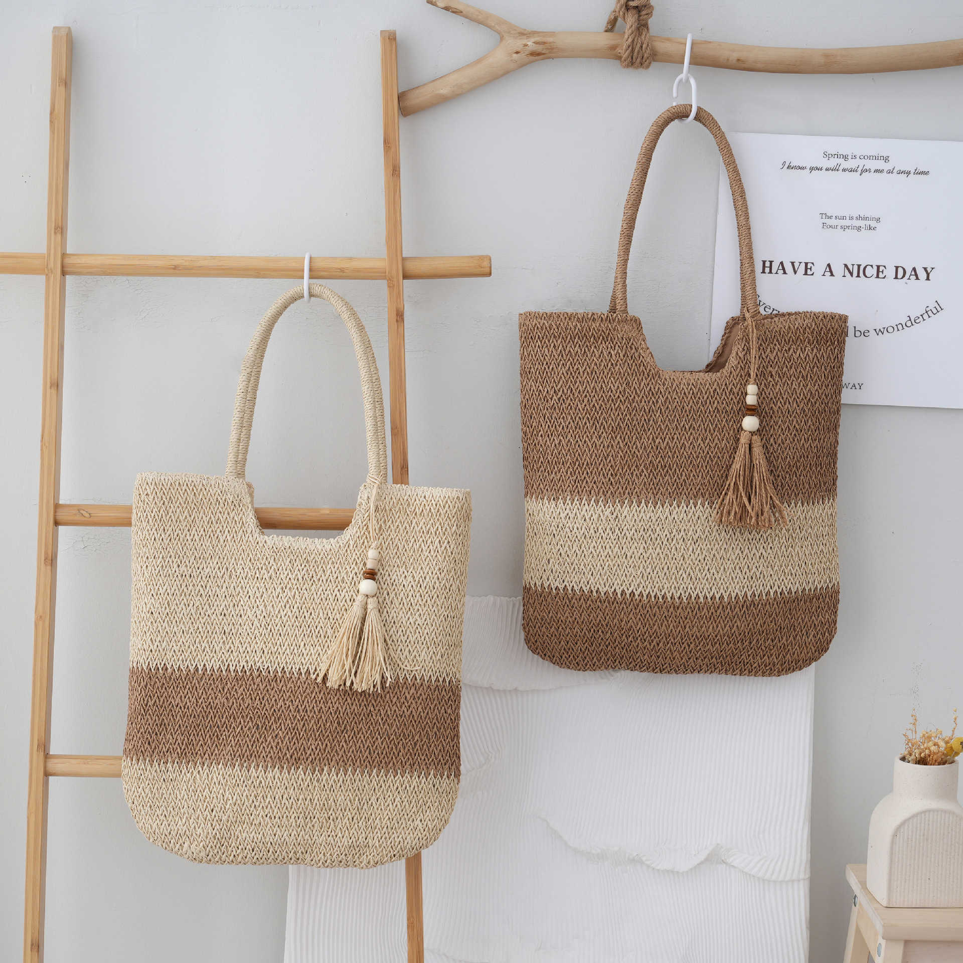 New Chinese Womens Bag National Woven Bag Grass Woven Shoulder Bag Large Capacity Tote Bag Lightweight and Breathable Beach Bag