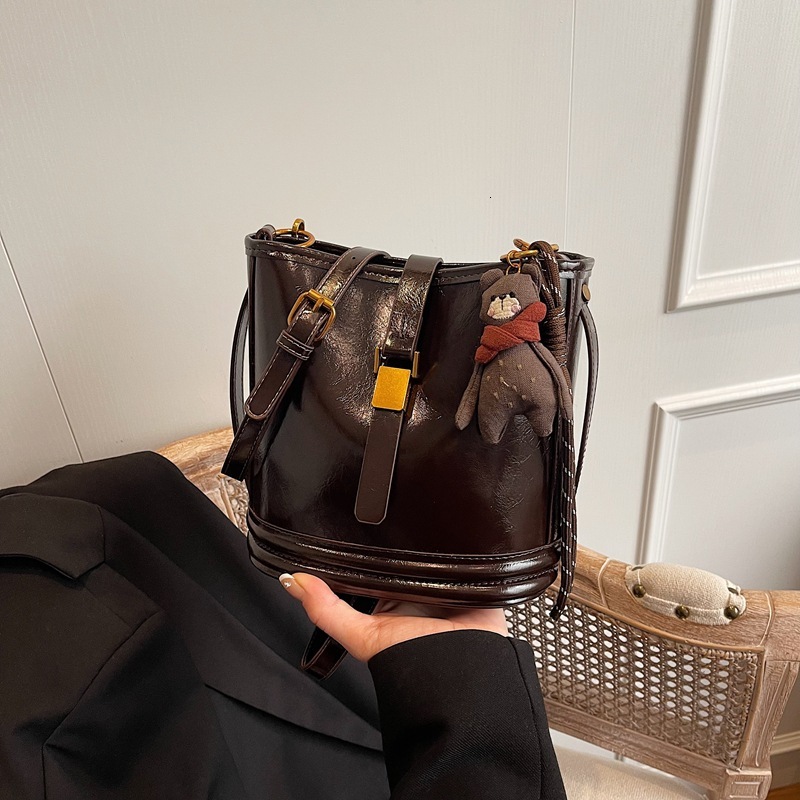 2025 Outdoor Style Free Delivery Designer This Year's Popular Handbag New Trendy Bucket Niche Versatile Single Shoulder Crossbody Bag