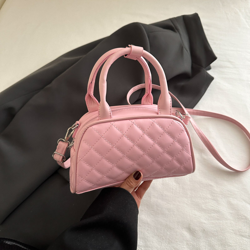 Free Delivery Designer Bag 2025 Spring New Style Niche Bowling Diamond Grid Commuting Hand Fashionable And Versatile Luxury Bag