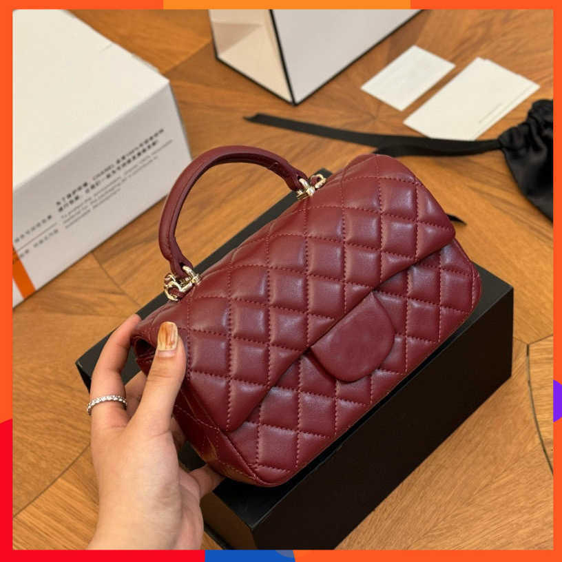 Cc Shoulder Bags Womens Designer Red Top Handle Totes Shoulder Bags Classic Mini Flap Quilted Lambskin Gold Metal Hardware Matelasse Chain Crossbody Handbags Turn L