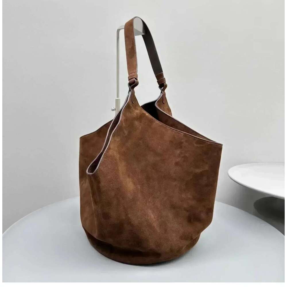 Autumn and Winter Handbag Genuine Leather Dumpling Bucket Bag Niche Shoulder Tote