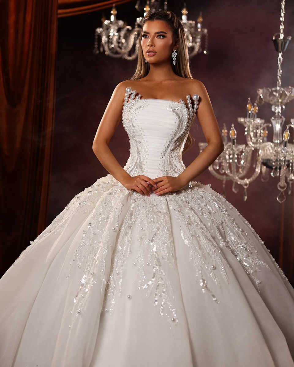 Luxurious Strapless Wedding Dress Ball Gown Elegant Sequined Lace Bridal Dress Customized Sleeveless vestidos de novia