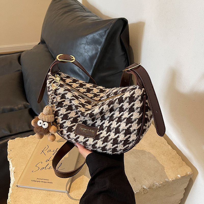 New large capacity high-end texture niche women's dumpling bag multifunctional shoulder casual fashion designer plaid crossbody bag retro shoulde