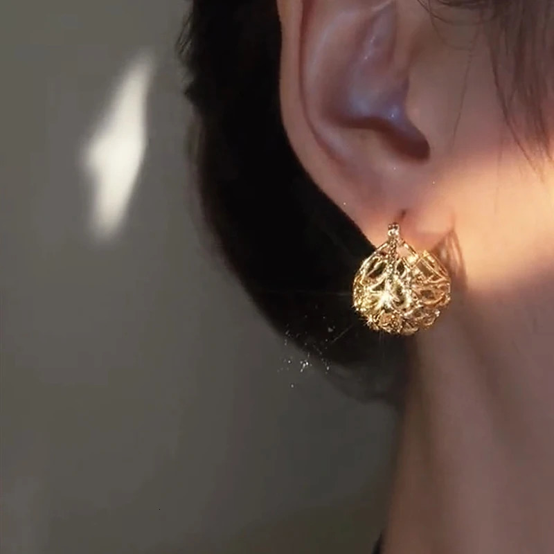 Hollow Out Personalized Plated 14k Real Gold Earrings for Women Elegant Lightweight All-match Delicate Earrings Jewelry 250517