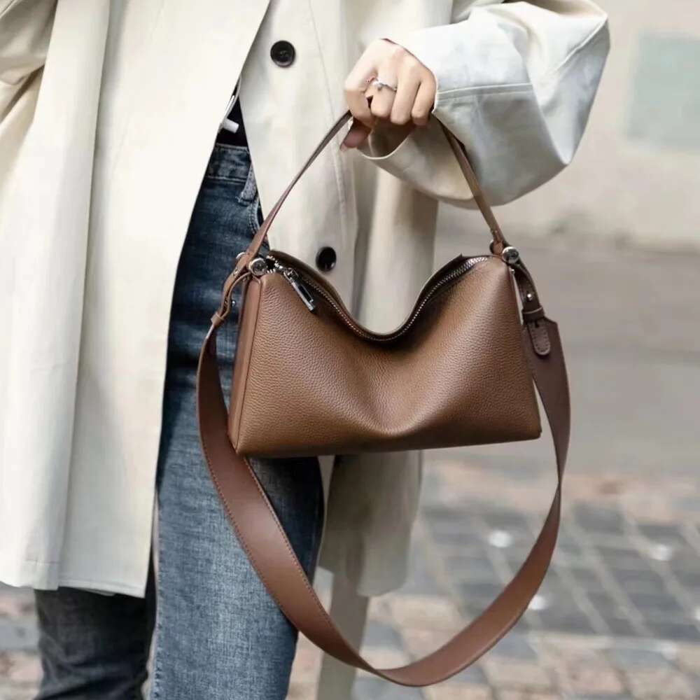 Women's Bags Designer VOAETEC First-Layer Cowhide Underarm Women New Fashion Leather Shoulder Crossbody Boston Pillow Bag Casual Versatile