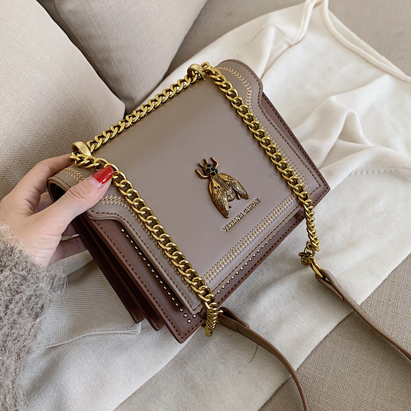 2025 Outdoor Style Free Delivery Designer French Women's Summer New Chain Bee Shoulder Tote Contrasting Color Crossbody Small Square Bag