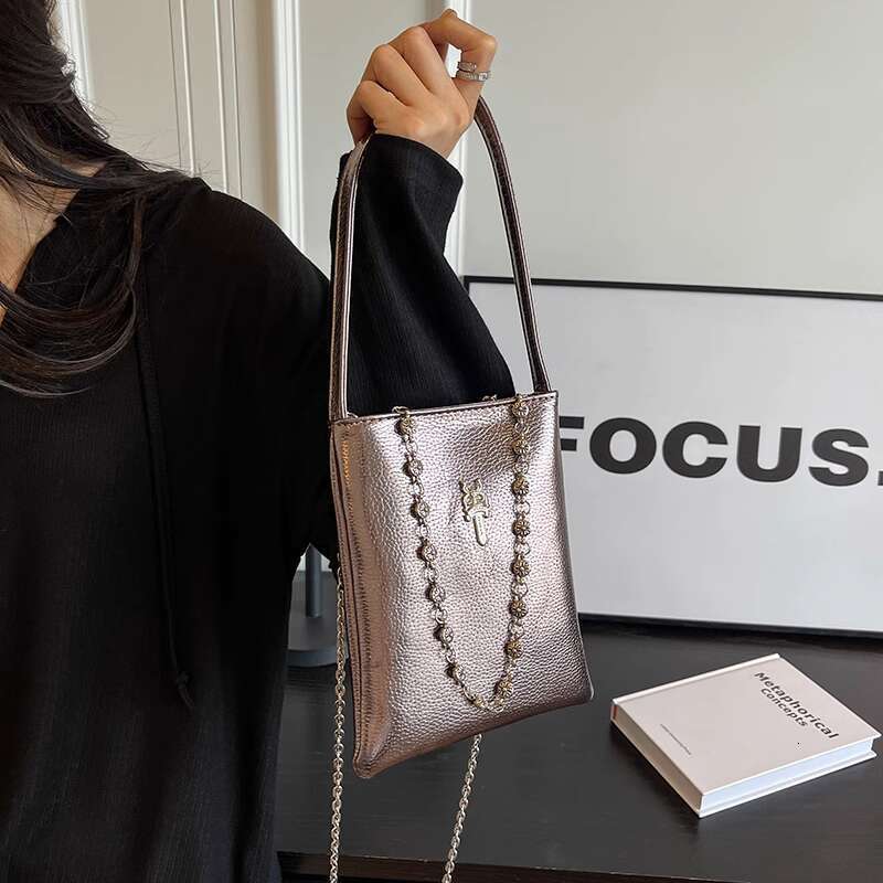 Korean Ins stylish mini 2025 new texture mobile phone handbag single shoulder chain small square bag