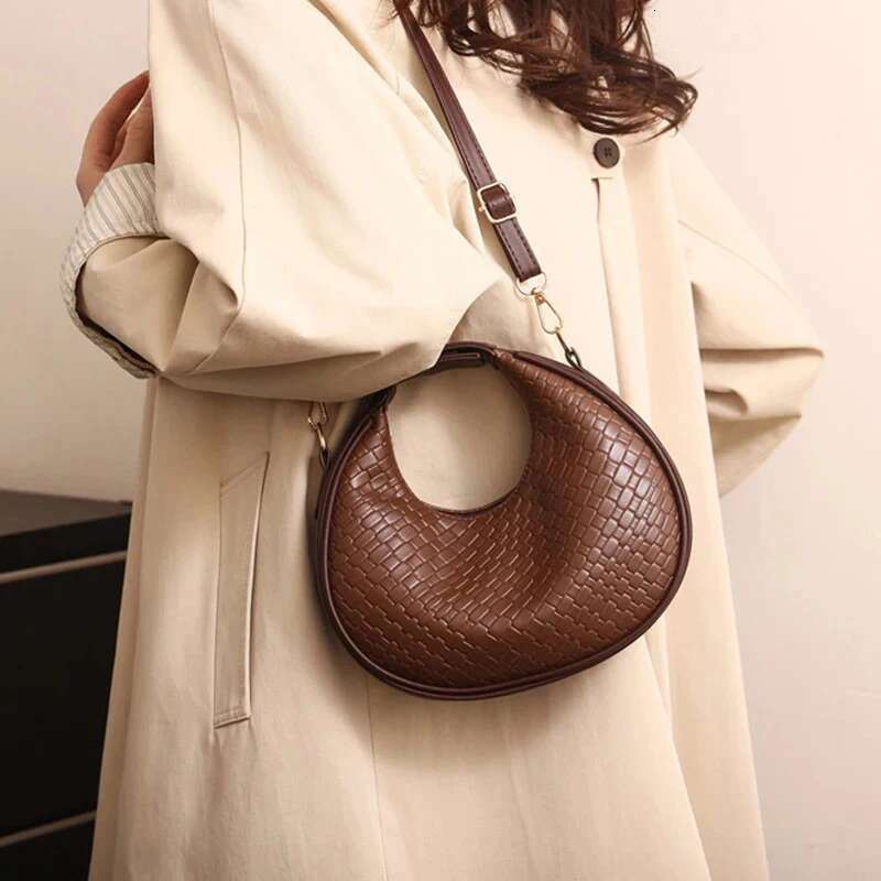 Women's Premium Shoulder New Fashion Niche Design Messenger Simple Style Female Woven Hobo Bag