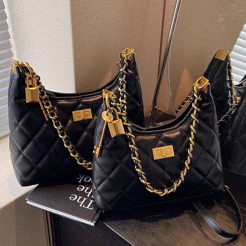 Xiaoxiangfeng Ling grid chain small women's 2025 new niche Black style shoulder crossbody wandering bag