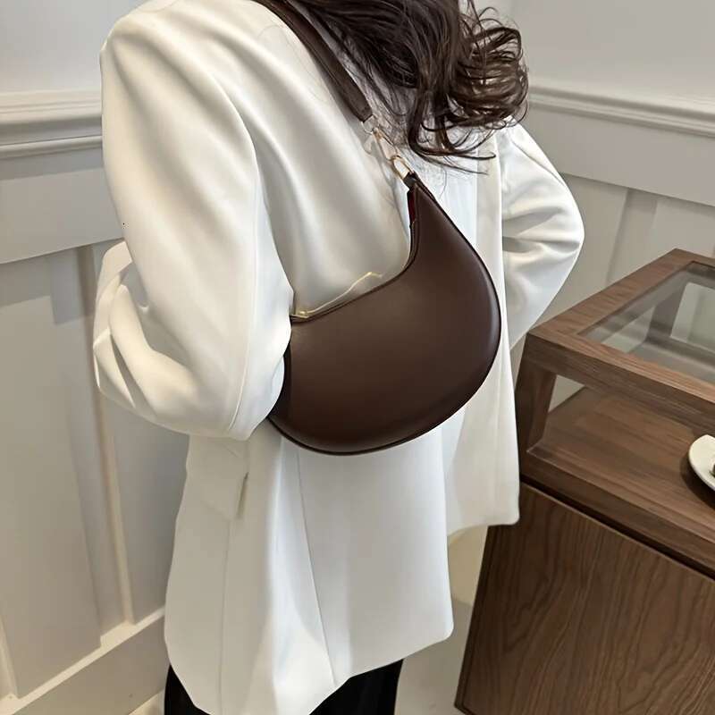 New Fashionable High-End Moon-Shaped Baseball Bag, Showing , Women's Single Shoulder Bag