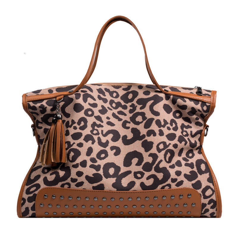 Leopard print autumn winter casual large capacity shoulder women's 2025 European American style rivet motorcycle bag, new style, unique and elega