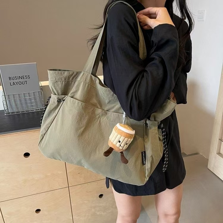 Casual canvas class commuting tote for women large capacity 2025 new spring/summer versatile this year's popular shoulder bag