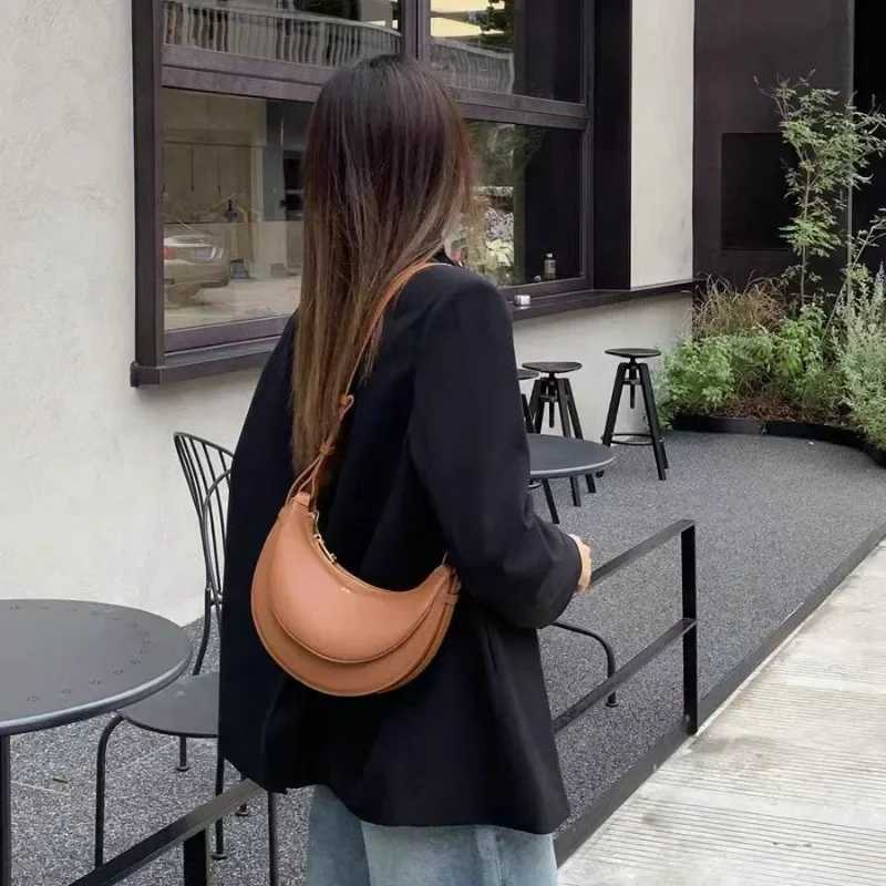 Crescent bag niche design special-shaped semicircular bag one-shoulder armpit bag genuine leather womens crossbody tote bag M250520