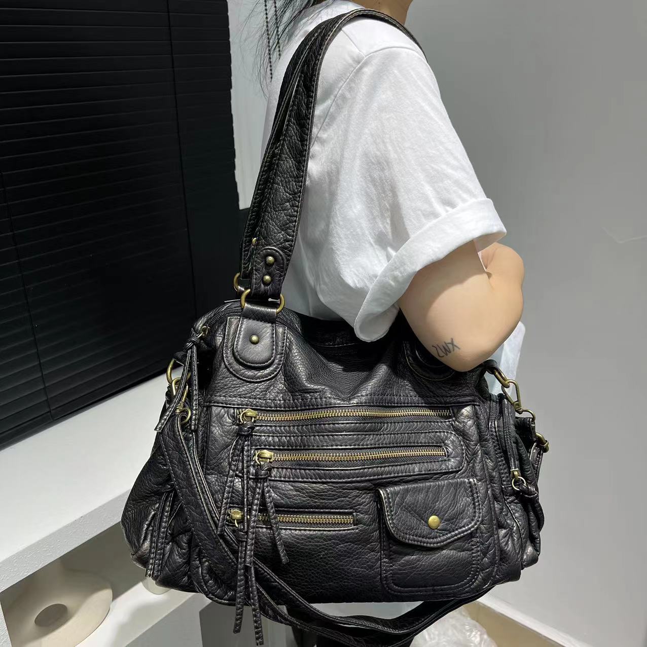 Trendy Women's Fashion Retro Style Tote with Adjustable Strap for Everyday Use