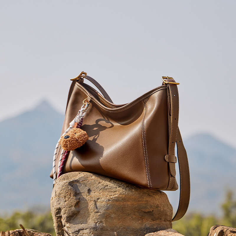 Tote Bag New Versatile Leather Niche Fashion Design Sense Shoulder Bag Women S Commuting Large Capacity Tote Bag Lady Bags
