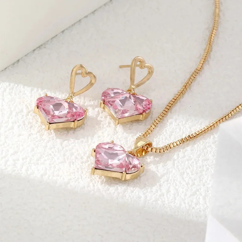 3 fashionable heart-shaped zircon pink crystal pendant earrings necklace set 250520