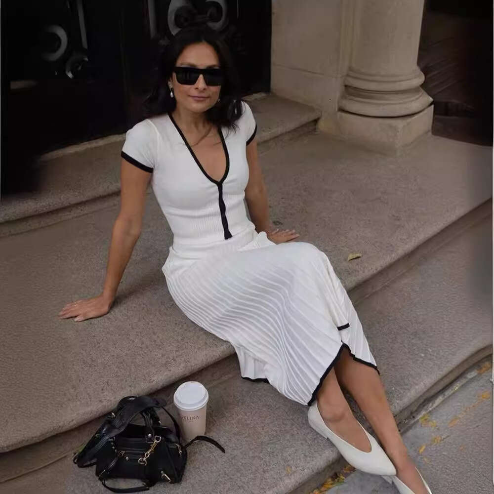 Popular spring and summer elegant dress set for women, 2-piece set, casual commuting fashion, 2025 temperament versatile new trend clothing ins