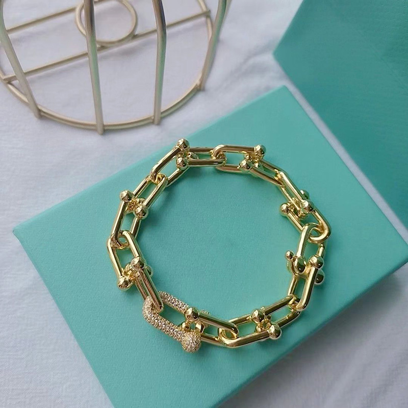 Bracelet designer bracelet High quality diamonds bracelets for your luxury Bracelets Alphabet Valentine Gift Elegant Women bracelet very good