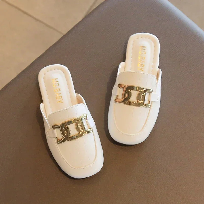 Summer Slipon Stylish Girls Slippers Outdoor Cover Toe Color Decor School Student Children Sandals Flat Shoes Pu Kids Sliders 250515