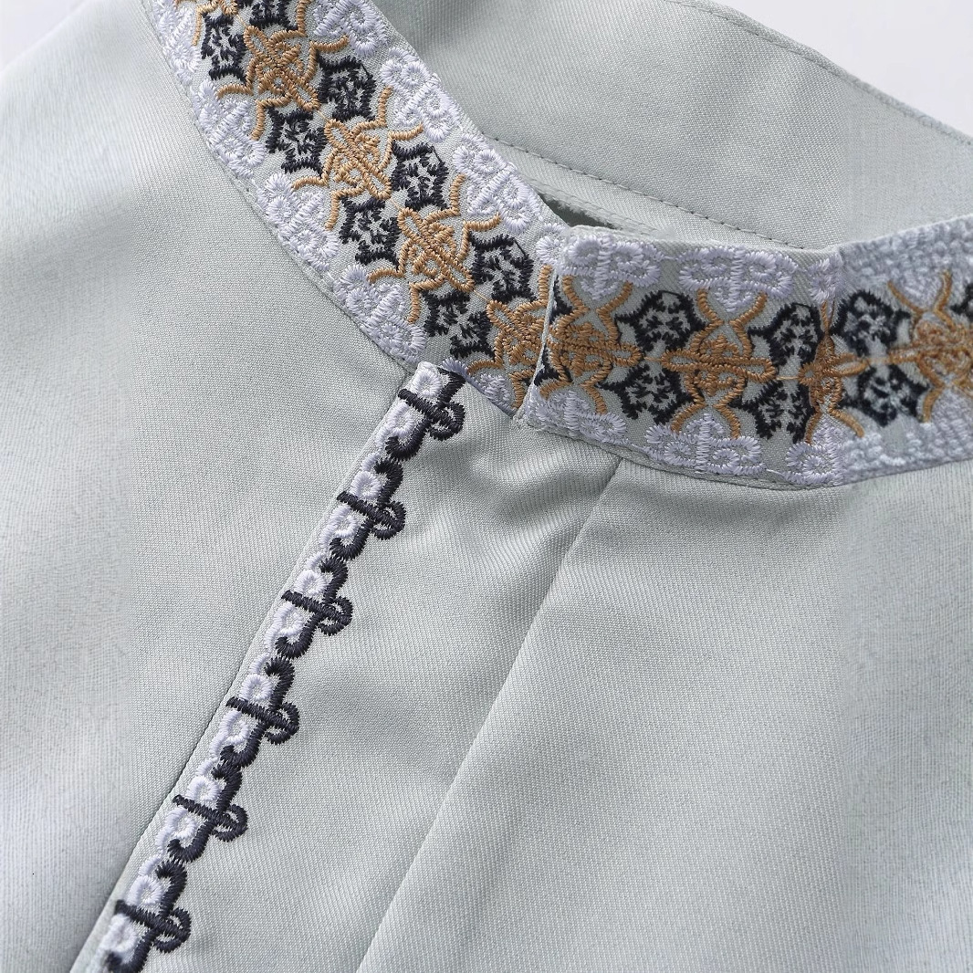 Designer Clothing: Muslim Loose Neck Robe With Embroidered Long Sleeves And Pockets, More Versatile Than Traditional Men's 2025 New Fashion Outfi