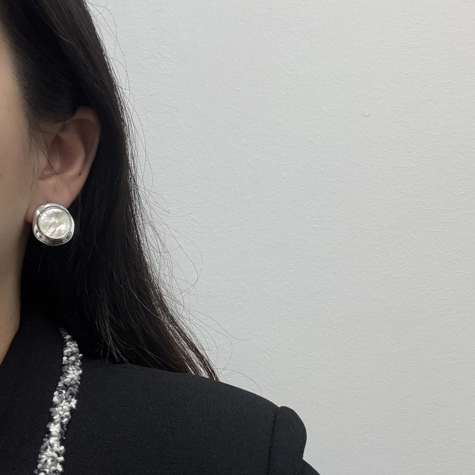 French Style White Pearl Elegant Exquisite Stud Earrings Advanced Retro Classic Ear studs Wedding Bridal Jewelry Gifts 250517