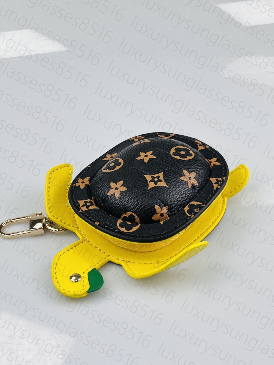 designer keychain bag charm key luxury fashion wallet designer Small crab headphone bag key chain pendant key chain
