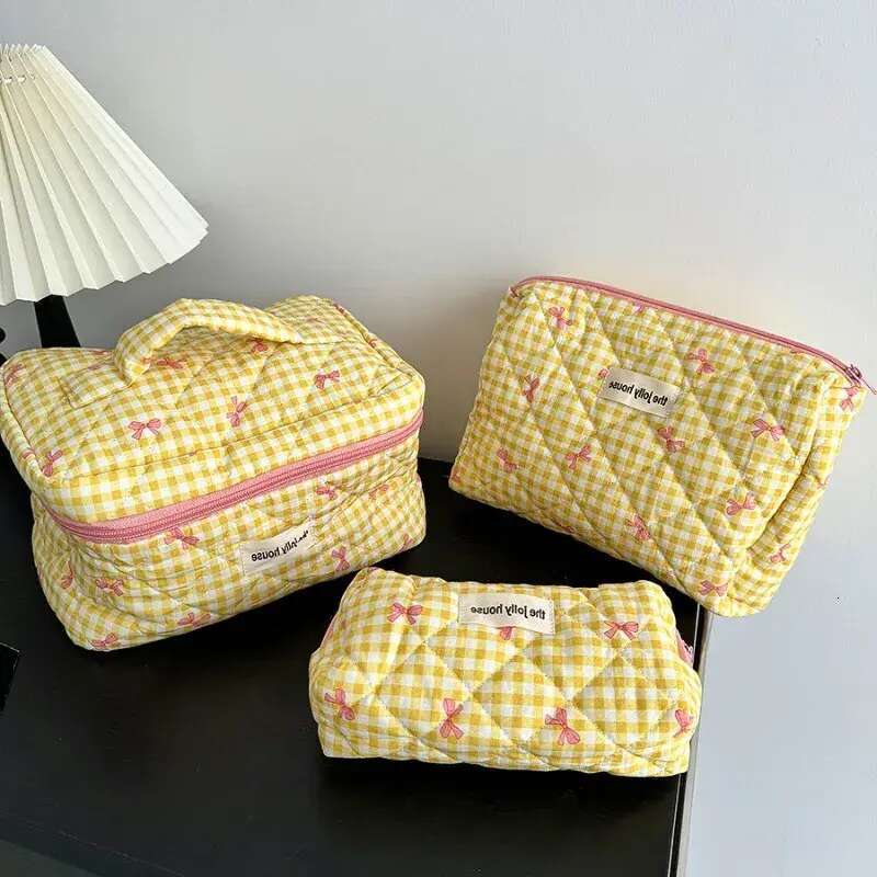 Portable large capacity girl's heart cartoon dot cosmetic storage toiletry bag