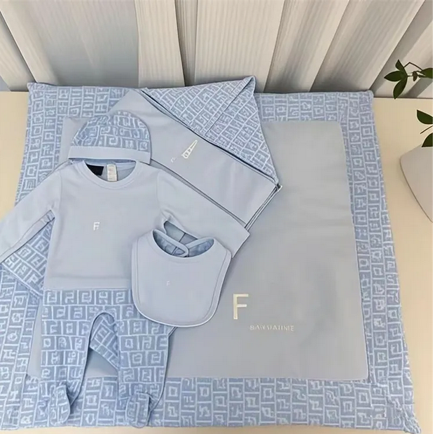 2025 TOP Kids Designer Romper Hat Bib Quilt Sleeping Bag Five-piece Set Baby Boy Girl Outdoor Crew Neck Cotton Clothes Top Newborn Children Sweater Jumpsuits Aa