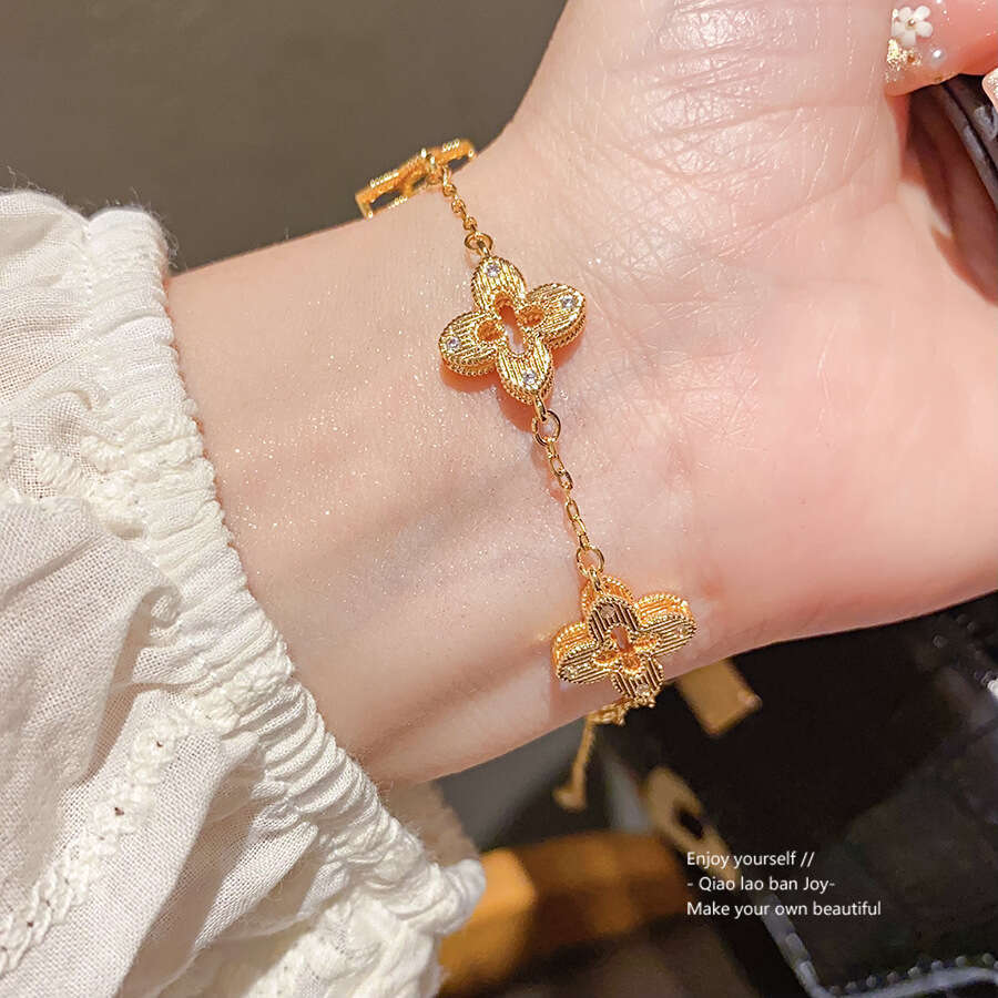designer bracelet Zircon hollow dia flower bracelet with light high-end feel, fashionable, simple and exquisite commuting accessories for women with g
